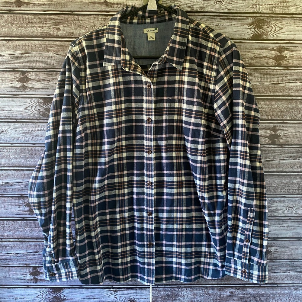 LL Bean Women's Long-Sleeved Button-Down Top Size L Navy Blue Plaid